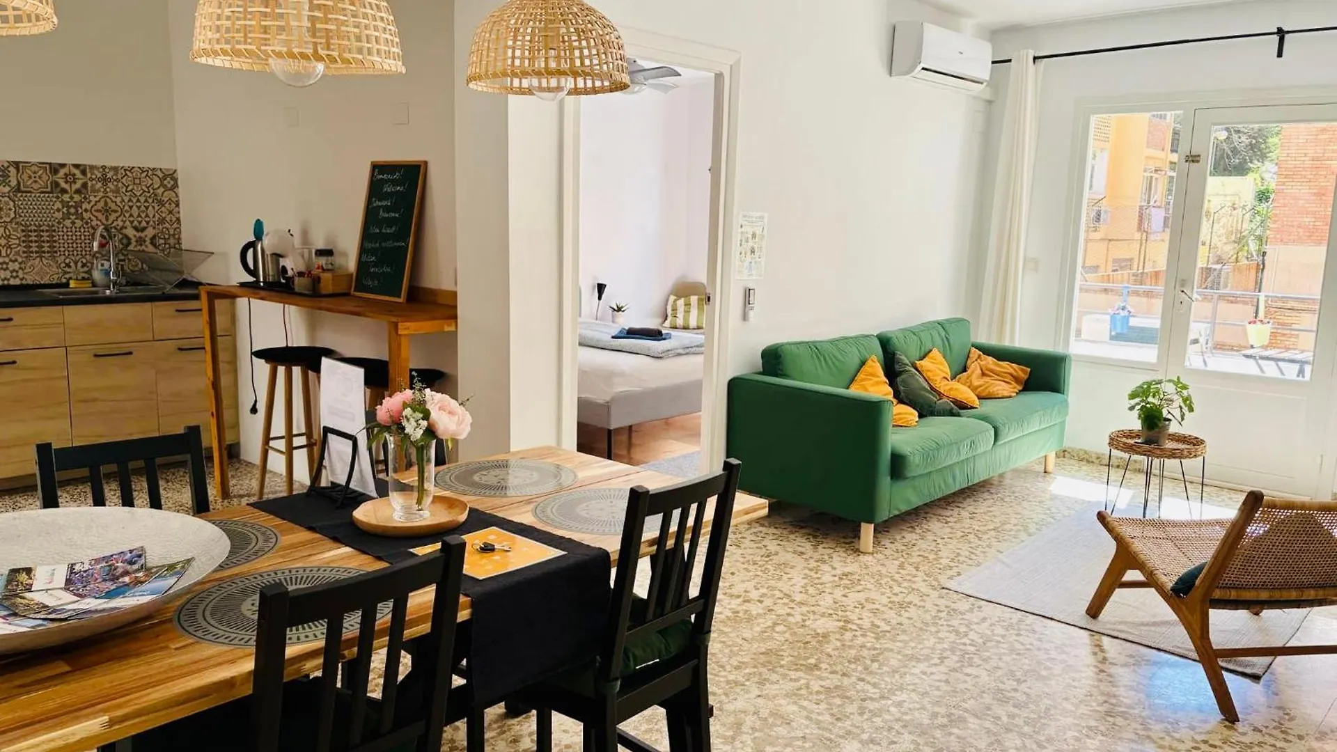 Apartamento Moderno En Centro-Malaga Con Balcon contacts